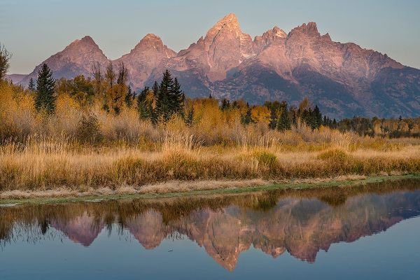 Jaynes Gallery 아티스트의 USA-Wyoming-Grand Teton National Park Grand Teton Mountains reflect in lake작품입니다.